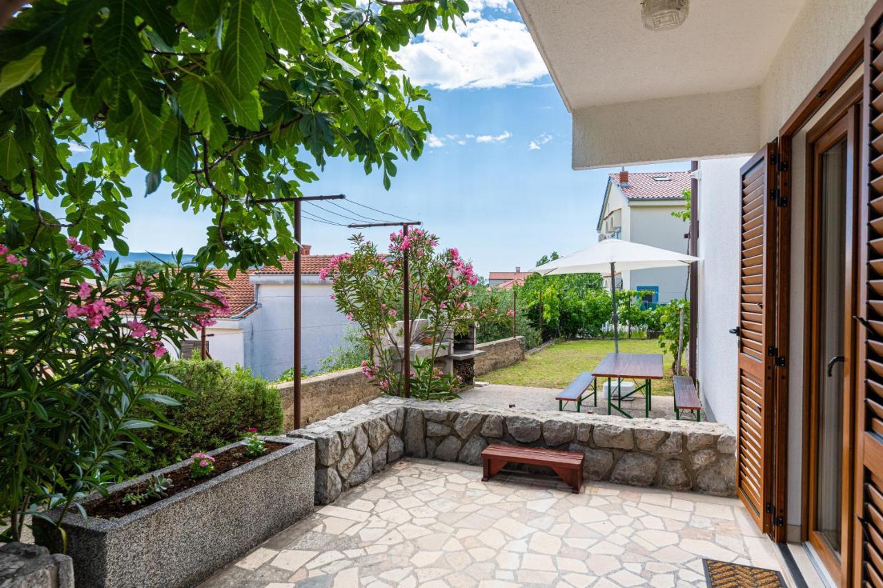 Apartments Vjeko Krk Town Exterior foto